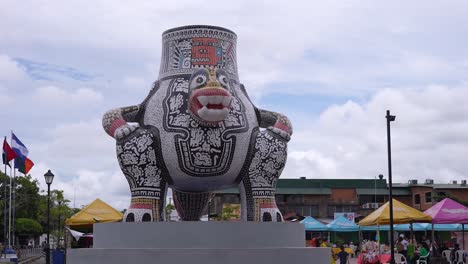 Rivas-Nicaragua,-Skulptur-Der-Ureinwohner,-Tourismus-In-Nicaragua,-Kolonialstadt,-Nicaraguanisch,-Chinesisch