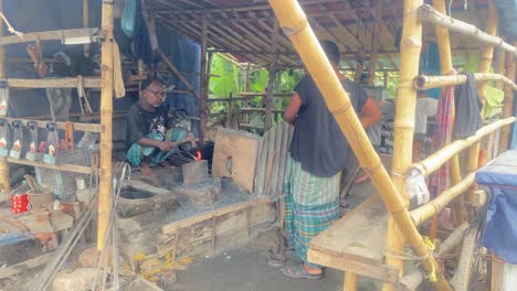 Blacksmith-shop-in-Bangladesh
