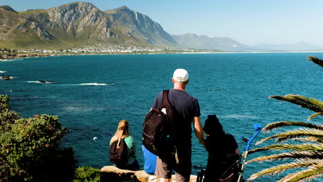 Whales-in-Hermanus-coastal-waters-close-to-shore-with-onlooking-tourists