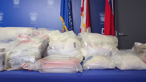 Beschlagnahmte-Drogen-Schälen-Polizei-Mississauga-Kanada-Projekt-Warrior-Meth-Fentanyl