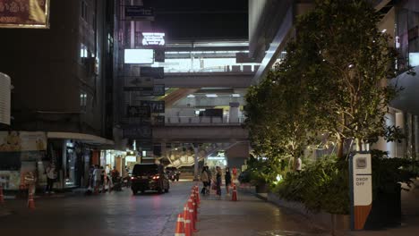 Nachtansicht-Der-Silom-Road