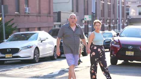 Couple-walking-on-a-New-York-City-street