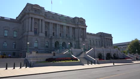 US-Bibliothek-Des-Kongressgebäudes-Vom-Straßenniveau