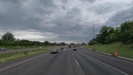 Pov:-Conducción-De-Camiones-En-La-Autopista-De-Chicago,-Illinois