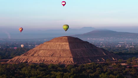 Aztec-Pyramids,-Teotihuacan-Maya-Temple,-Hot-Air-Balloon-Tour-in-Mexico---aerial-view
