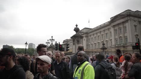 Crowds-Being-Marshalled-Outside-Buckingham-Palace-After-Hearing-Passing-Of-Queen-Elizabeth-II