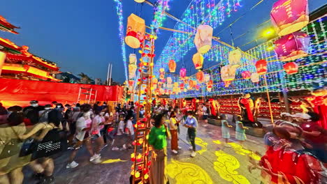 Night-motion-timelapse-of-colorful-lanterns-and-people-celebrating-Mid-Autumn-Festival-in-Wong-Tai-Sin-Temple,-Hong-Kong