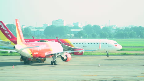 Vietjet-flugzeug,-Das-Am-Flughafen-Ho-Chi-Minh-Rollt