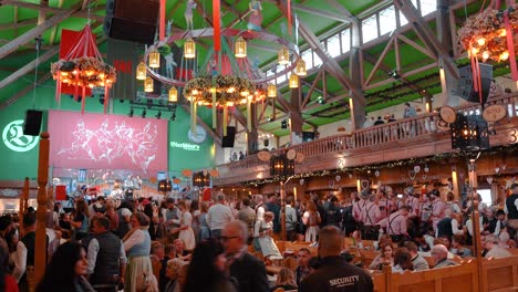 People-party-in-beer-tent-at-Oktoberfest-Munich