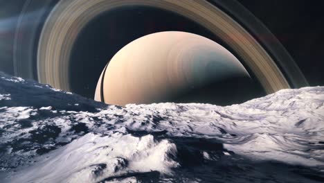 über-Die-Oberfläche-Eines-Mondes-Gleiten,-Der-Den-Gasriesen-Saturn-Und-Seine-Ringe-Umkreist
