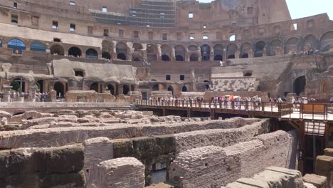 Restos-Del-Coliseo-Más-Famoso-Del-Mundo,-Un-Sitio-Arqueológico-Del-Imperio-Romano