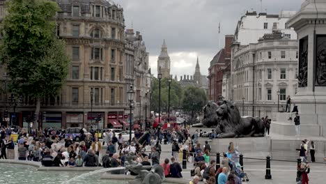 Belebte-Szene-Auf-Dem-Trafalgar-Square-In-London-Mit-Big-Ben-Im-Hintergrund