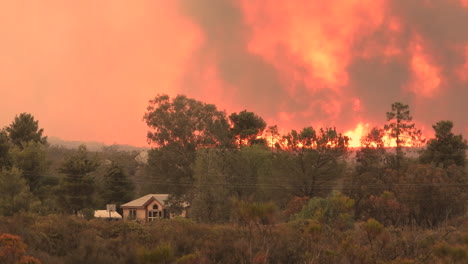Massive-wildfire-spreading-through-bush-towards-property