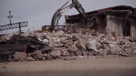 Demolition-of-a-concrete-apartment-building-with-a-hydraulic-excavator