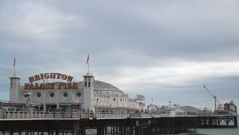 Brighton-Palace-Pier-Verfügt-über-Einen-Vergnügungspark-Für-Touristen