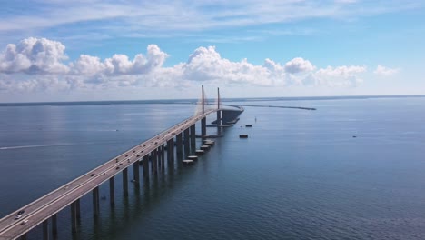 Florida-Sky-Bridge-Auf-Dem-Wasser