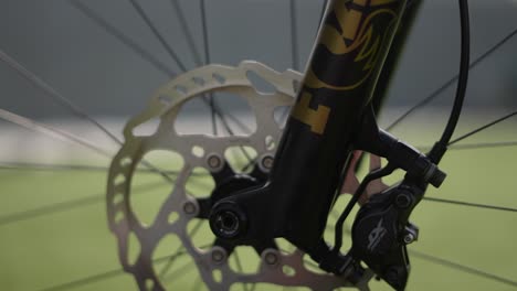 bicycle-part,-drive-chain,-rear-desailleur,-mtb,-mountain-bike,-front-part-bicycle