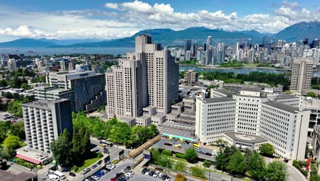 Exterior-Del-Pabellón-Jim-Pattison-Y-Del-Hospital-General-De-Vancouver-En-Vancouver,-Canadá