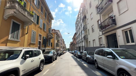 Caminando-Por-La-Hermosa-Calle-Europea-Antigua-E-Histórica-En-Bergamo