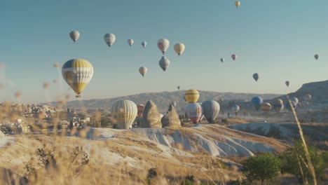 Sonnenaufgang-über-Kappadokien-Heißluftballons.-Slider-Erschossen