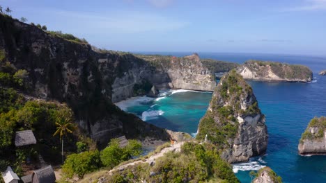 Aerial-push-out-of-sunlit-seaside-cliffs-at-Nusa-Penida,-Indonesia