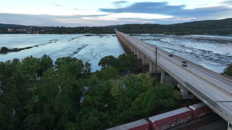 Puente-De-La-Ruta-30-Que-Cruza-El-Rocoso-Río-Susquehanna-Al-Amanecer