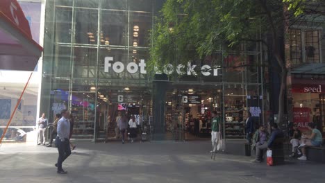 Foot-Locker-Flagship-Store-Exterior-En-Pitt-Street-Mall-Shopping-Precinct-En-Sydney-En-Un-Día-Soleado