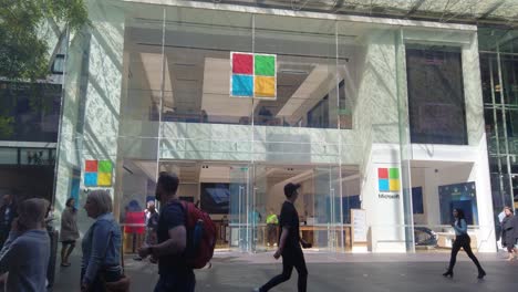 El-Icónico-Microsoft-Experience-Center-En-Pitt-Street-Mall-En-Sydney-Cbd,-Nueva-Gales-Del-Sur