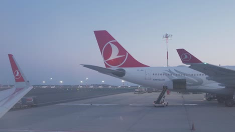 Vuelo-Comercial-De-Turkish-Airlines-Preparándose-Antes-Del-Despegue
