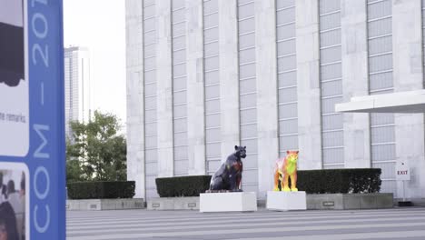 Statuen-Der-Jaguar-Parade-Werden-Während-Der-Generalversammlung-2022-Im-Hauptquartier-Der-Vereinten-Nationen-Gezeigt