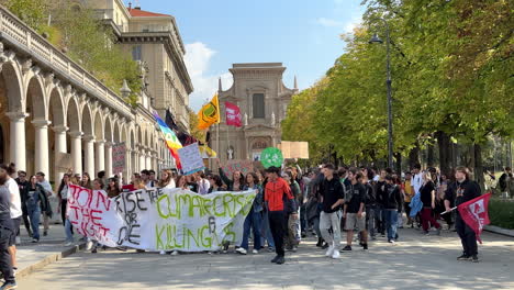 Jóvenes-Manifestantes-Climáticos-En-Italia