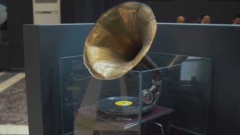 Gramófono-En-Exhibición-En-El-Museo-Cultural-Harput