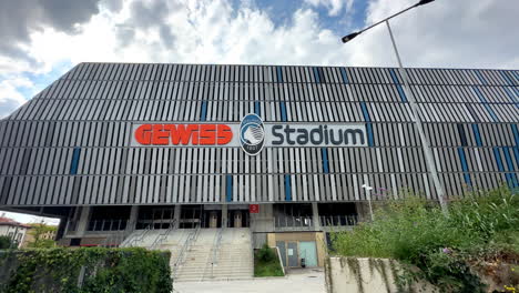Ciertamente-Estadio-De-Fútbol-En-La-Ciudad-De-Bergamo-Italia