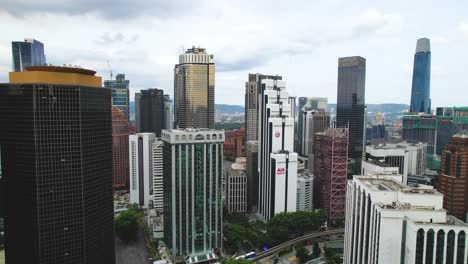 Establishing-shot-of-Kuala-Lumpur-skyline,-Malaysia