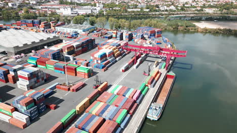 Containers-in-Paris-Terminal-SA,-Gennevilliers-in-France