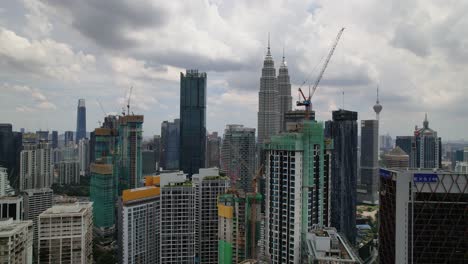 Modern-skyline-with-skyscrapers-in-Kuala-Lumpur,-Malaysia