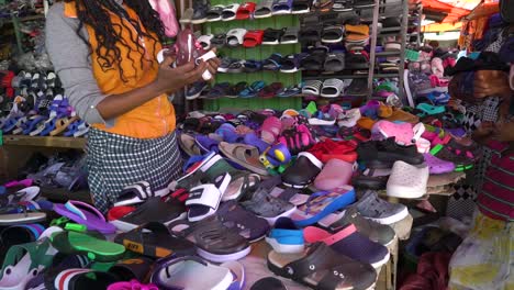 Mercado-De-Zapatos-En-Las-Afueras-De-Addis-Abeba,-Etiopía