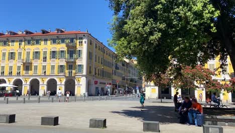 People-Walking,-Sitting,-And-Resting-On-The-Bench-Under-The-Shade-Of-Tree-At-Garibaldi-Park-In-Nice,-France