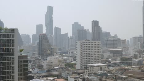 Vista-De-Pájaro-De-La-Ciudad-De-Bangkok-Desde-El-Cielo-Con-Algo-De-Contaminación-Del-Aire