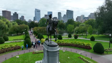 Estatua-De-George-Washington-En-Parque-Público