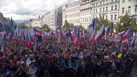 Demonstrating-nationalist-crowd-with-czech-flags-below-stage,-Prague