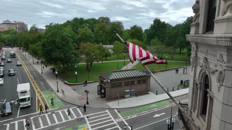 Bandera-Estadounidense-En-El-Edificio-En-Tremont-Street-Y-Boylston-Street