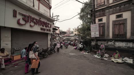 Geschäftige-Straßenszene-In-Der-Alten-Stadt-Nashik-In-Indien