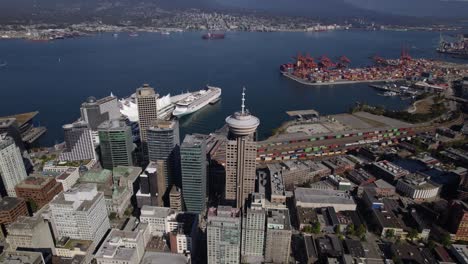 Luftaufnahme-Zum-Aussichtsturm-Von-Vancouver,-In-BC,-Kanada---Neigung,-Drohnenaufnahme