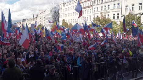 Demonstrating-crowd-with-czech-flags-clapping-and-cheering,-Prague