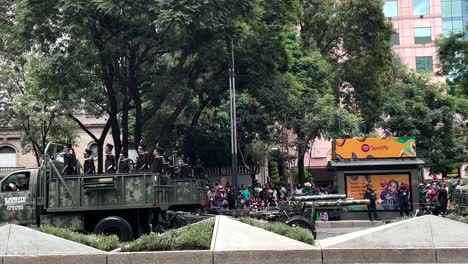 Aufnahme-Des-Vormarsches-Neuer-Raketen-Während-Der-Parade-Der-Mexikanischen-Armee-In-Mexiko-Stadt