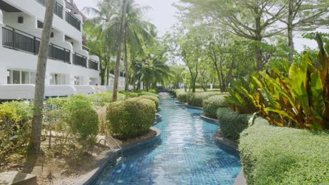 Vista-Del-Complejo-Hotelero-De-Lujo-En-Tailandia-Con-Un-Clima-Soleado-De-Verano-Cielo-Azul