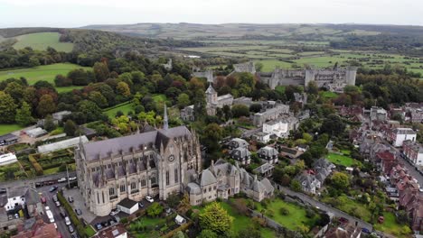 Drone-shot-of-Arundel-Cathedral-and-Castle-in-Kent,-UK