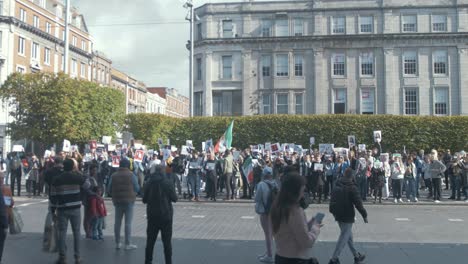 O&#39;connell-Street-Dublín-Protesta-Contra-El-Opresivo-Régimen-Iraní-Tras-La-Muerte-De-Mahsa-Amini