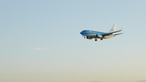 Tracking-shot-of-KLM-airplane-about-to-land-at-Barcelona-Airport,-profile-view